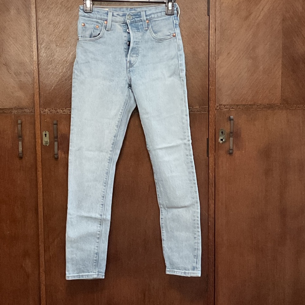 501® Skinny Women's Jeans in Light Wash Denim size W23 x L28